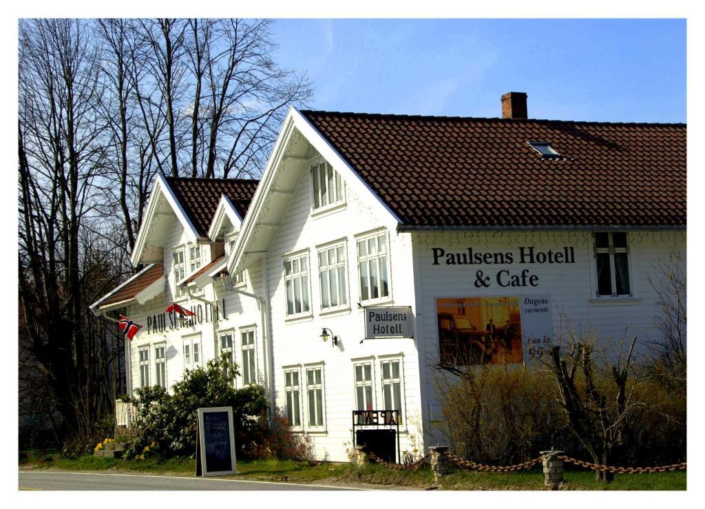 Paulsens Hotel Lyngdal Bagian luar foto