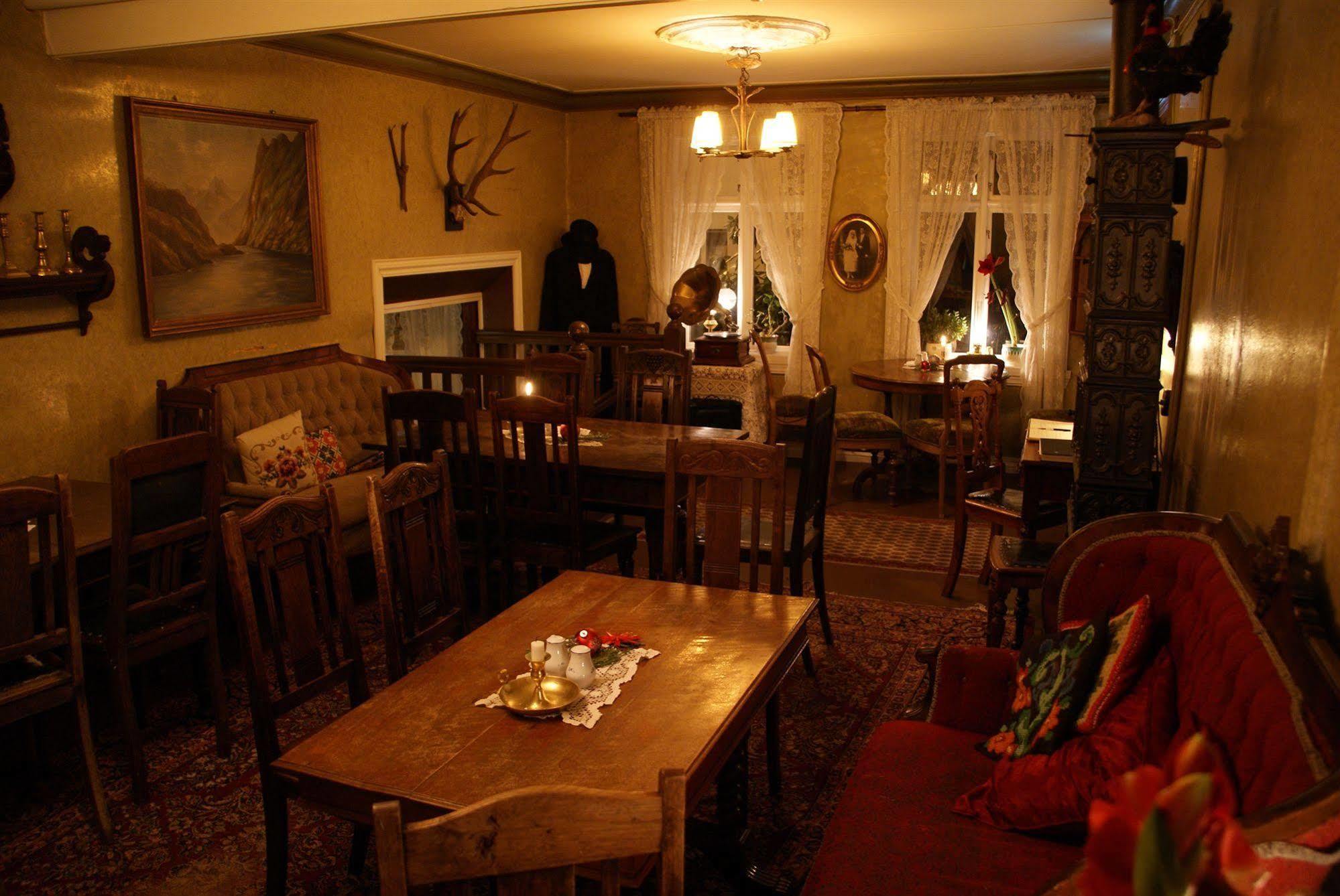 Paulsens Hotel Lyngdal Bagian luar foto