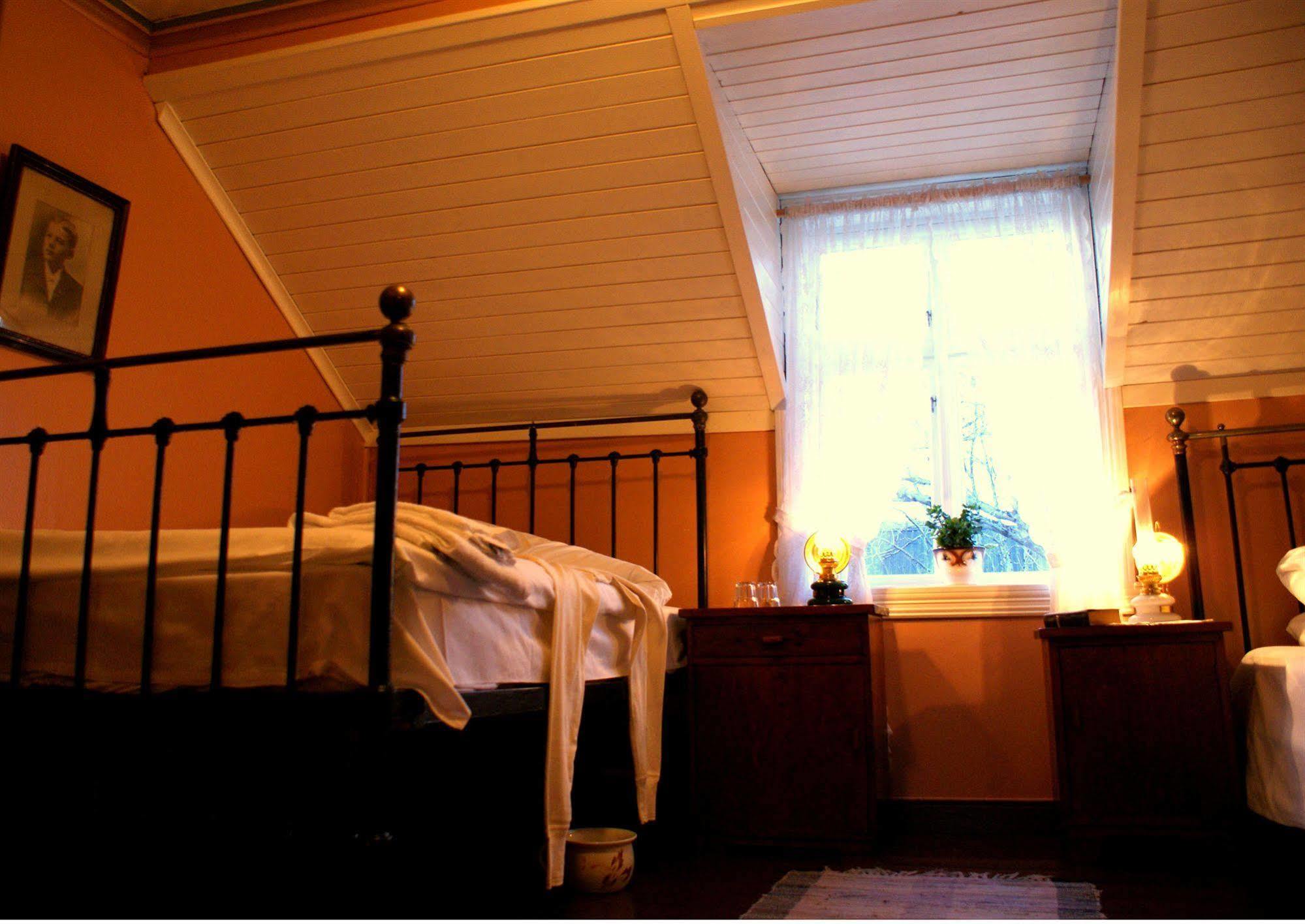 Paulsens Hotel Lyngdal Bagian luar foto
