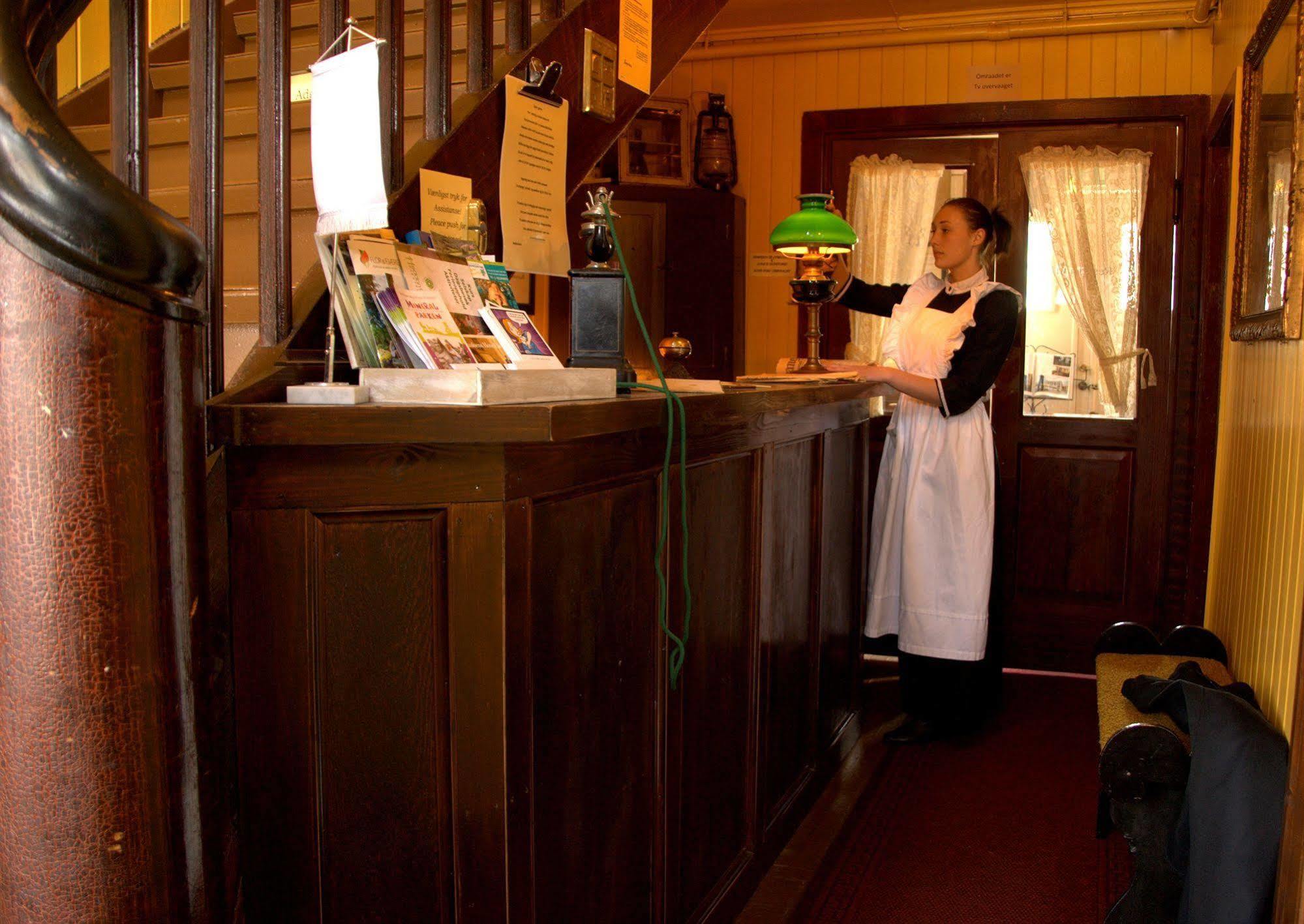 Paulsens Hotel Lyngdal Bagian luar foto
