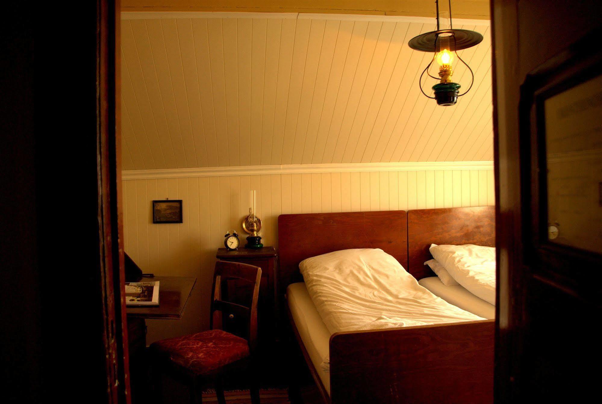 Paulsens Hotel Lyngdal Bagian luar foto