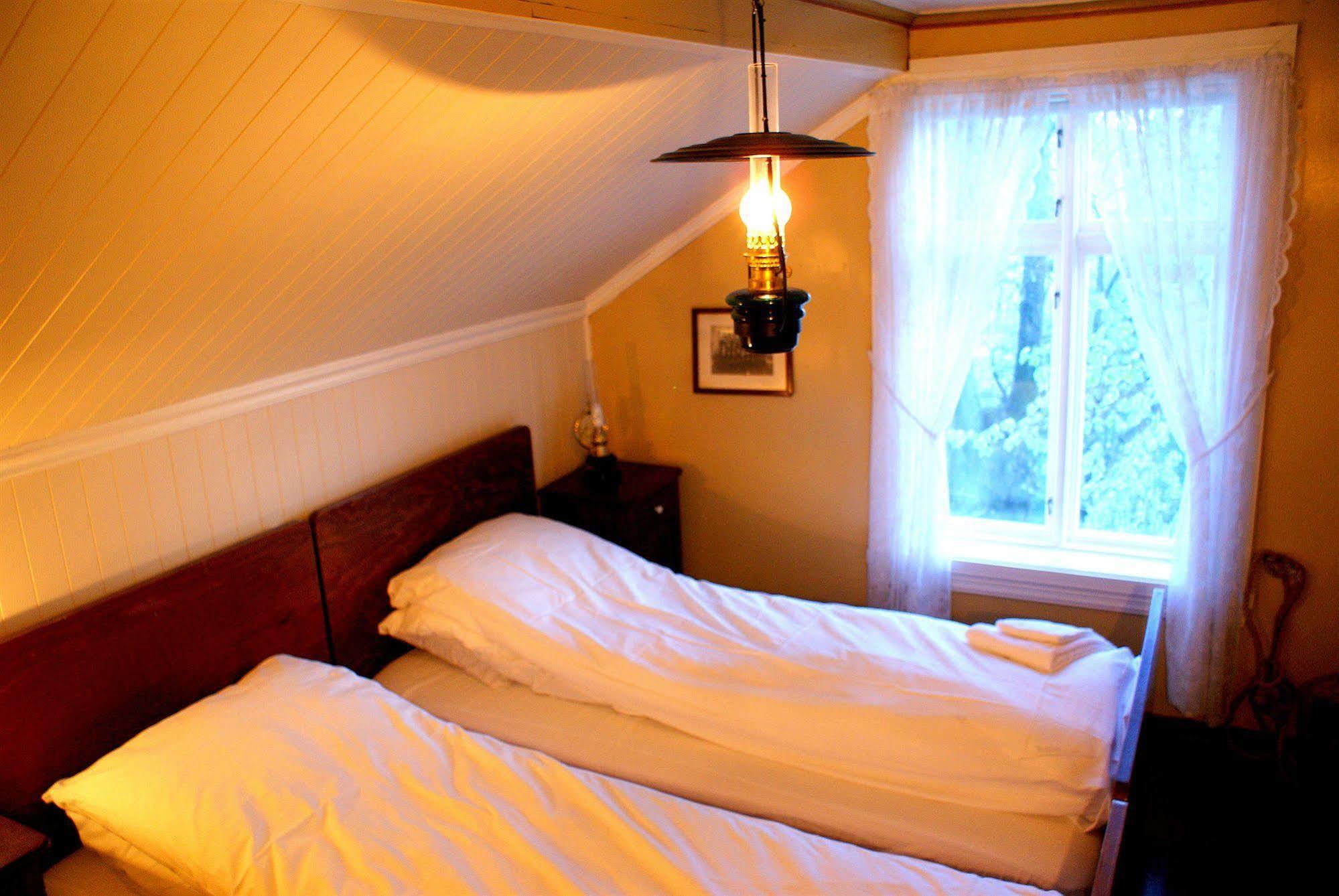 Paulsens Hotel Lyngdal Bagian luar foto